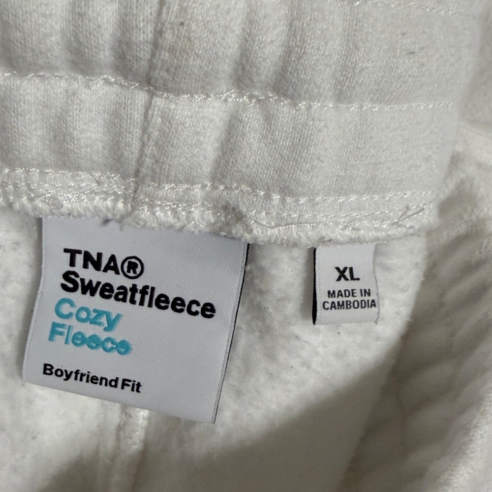 Aritzia - TNA sweat fleece, cozy fleece boyfriend fit white sweatpants - Picture 2 of 2